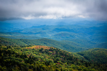 Fototapeta premium Cloudy view of the Blue Ridge Mountains from Grandfather Mountai