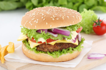 Cheeseburger Hamburger Zwiebel Fleisch Käse Tomaten Salat