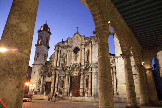 Cathedral de San Cristobal, dating from 1748, in the Plaza de la Catedral, Old Havana, Havana, Cuba