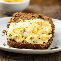 Eiersalat auf Brot - Egg salad and bread