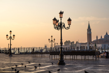 Obraz premium Traditional Venetian lamps at sunrise. Venice, Italy.