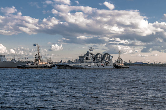 Zubr-class LCAC (an air-cushioned landing craft used by the Russian)