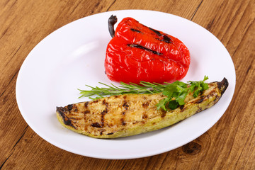 Grilled zucchini with pepper