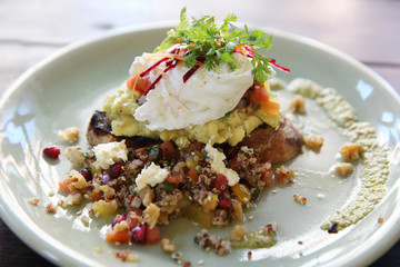 eggs benedict with asparagus sauce