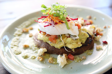 eggs benedict with asparagus sauce