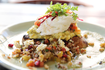 eggs benedict with asparagus sauce