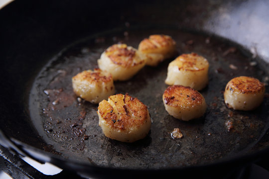 Scallops fried in pan