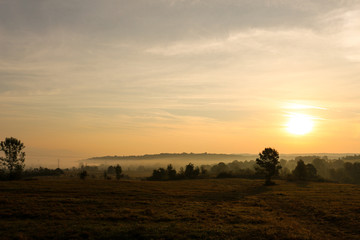 Obraz premium beautiful sunrise over fog