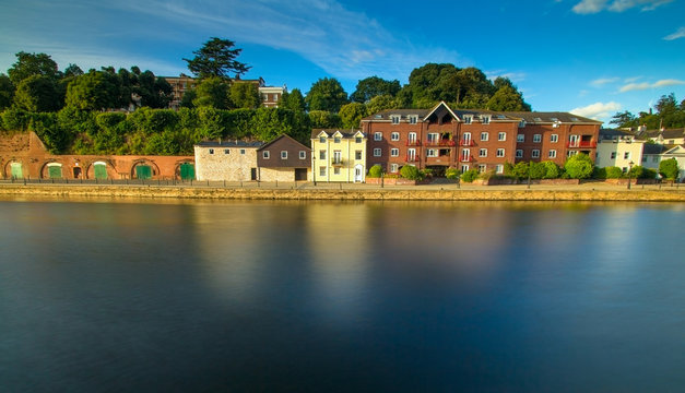Houses on the shore of the river Exe. Long exposure. Exeter. England - Powered by Adobe