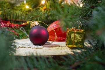 dekoracja świąteczna choinka na stole wigilijnym