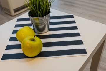Home staging jabłka kwiatek © BlackMediaHouse