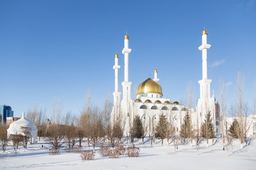 Fototapeta na wymiar Nur Astana Mosque, in the capital of Kazakhstan