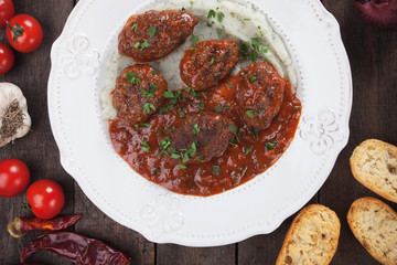 Meatballs in tomato sauce