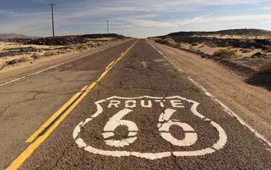 Küchenrückwand glas motiv Ländliche Route 66 Zweispurige historische Autobahn Gebrochener Asphalt © Christopher Boswell