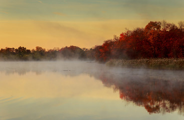 Fototapeta na wymiar Morning fog on lake Fall