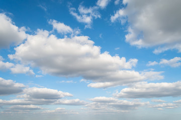 Fototapeta na wymiar clouds white soft in the vast blue sky