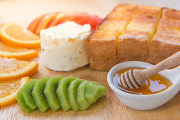 honey toast and ice cream with Mixed Fruit on bread