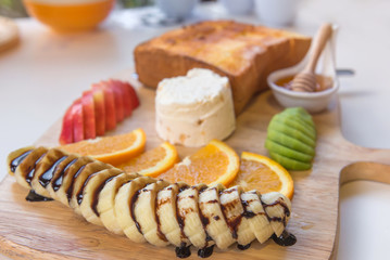 Fototapeta na wymiar honey toast and ice cream with Mixed Fruit on bread
