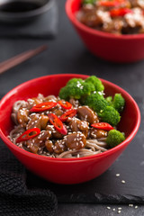 soba noodle with teriyaki chicken and broccoli