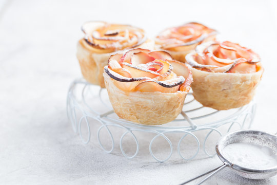 delicious apple roses puff pastry cakes