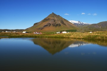 Stapafell und Snaefellsjökull bei Arnarstapi (Island)