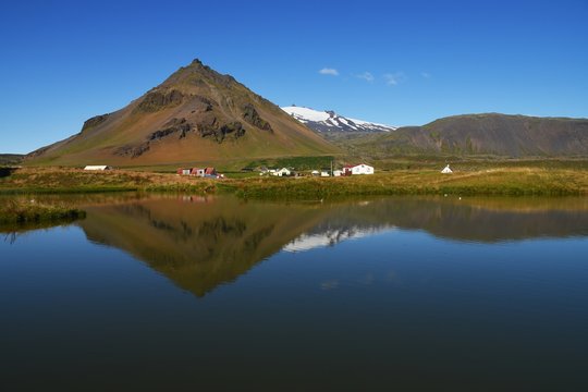 Stapafell und Snaefellsj&ouml;kull bei Arnarstapi (Island)