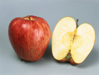 red apple