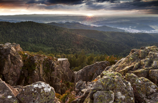 Blick vom Kandelfelsen ins Rheintal