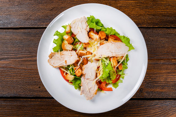Salad with chicken and cheese