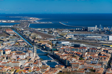 Sète et l'étang de Thau.