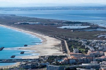 Sète et l'étang de Thau.