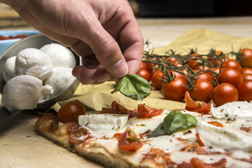 Dettaglio ingredienti pizza. 