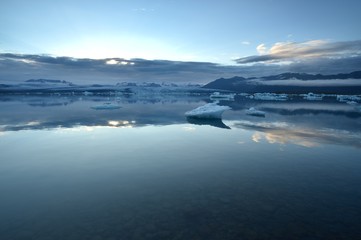Fototapeta premium Icelandic glacial lake with mountains.