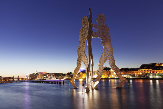 Molecule Man by Jonathan Borofsky, Spree River, Oberbaum Brdige, TV Tower, Treptow, Berlin, Germany