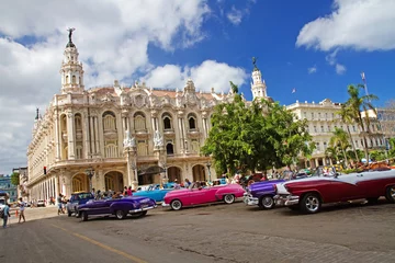 Crédence de cuisine en verre imprimé Havana voitures américaines classiques dans la rue de la havane, cuba