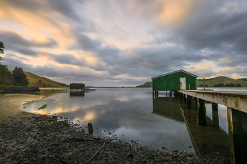 Fototapeta premium Boat shed in Hoppers Inlet, Papanui Inlet, Dunedin, new zealand