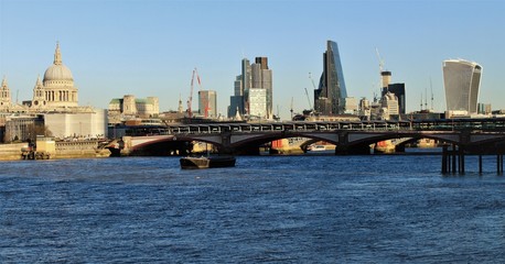 Fototapeta na wymiar The City of London / View over blackfriars bridge (12-2016)
