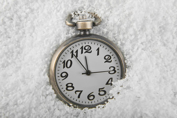 Fototapeta na wymiar Watch in retro style in the snow