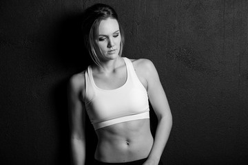 Obraz premium Beautiful female fitness model holding a towel/weights