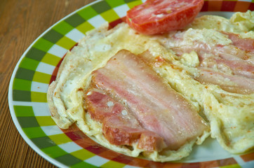 Danish Flaeskeeggekage