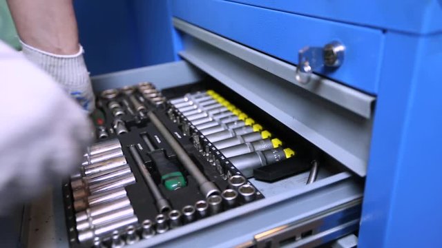 open the box and take tools