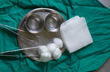 Dressing wound set.