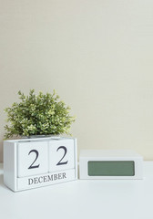 White wooden calendar with black 22 november word with clock and