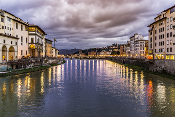 Atardecer sobre el Rio Arno