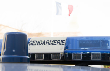 Gyrophare sur un véhicule de Gendarmerie - 130422689