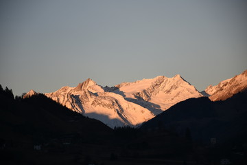 Sonnenaufgang, Morgenstimmung, Sonnenstrahlen, Gebirge, Alpenglühen, Virgental, Venedigergruppe,...