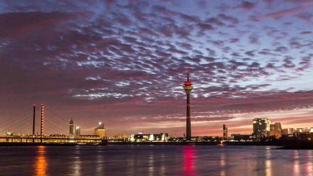 Zeitraffer vom Sonnenaufgang in D&uuml;sseldorf
