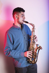 Fototapeta na wymiar saxophonist playing saxophone 
