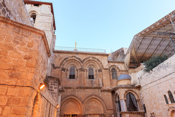 Obraz premium Jerusalem city, courtyard of ancient church of the Holy Sepulchre with old ladder on window