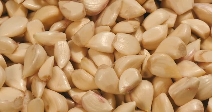 Top view of turning peeled garlic